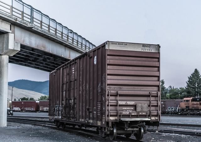 Planes, Trains, and Automobiles, frame 8